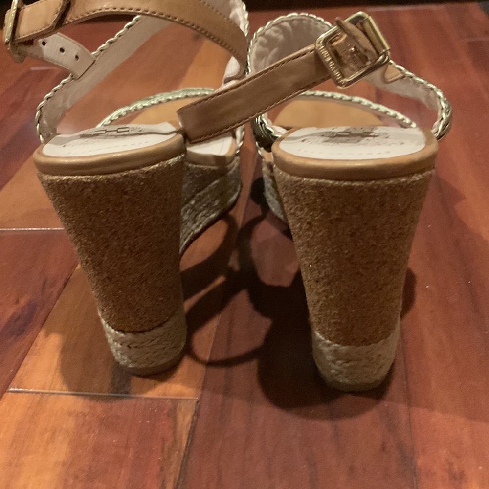 Vince Camuto Gold wedge sandals - Picture 3 of 5